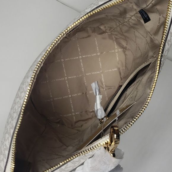 Michael Kors Brooke Medium Bucket messenger Bag - Picture 9 of 9